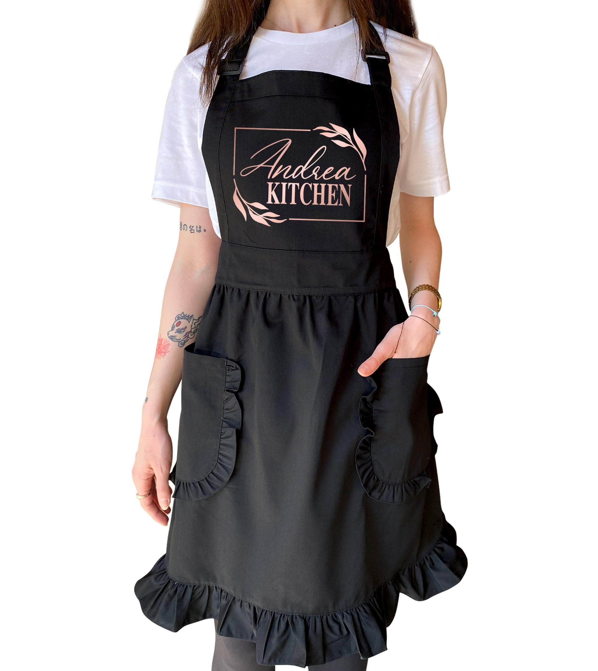 TEEAMORE Custom Ruffle Apron Floral Add Your Name Kitchen Cooking Baking Grilling Cleaning Maid Costume Women Apron Black