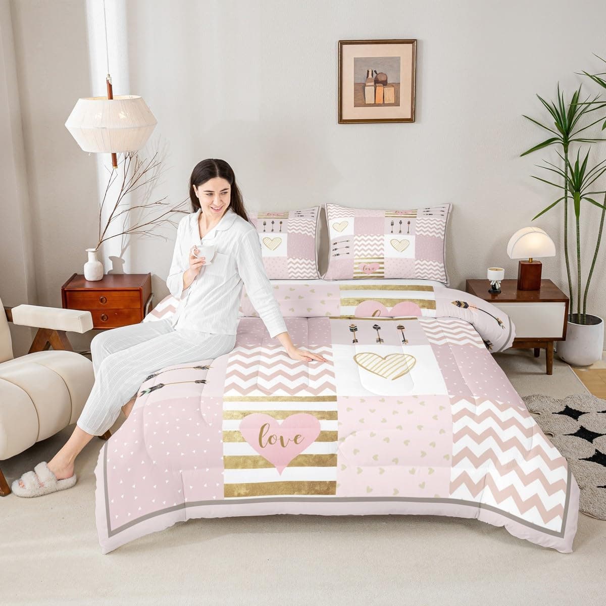 Valentine's Day King Size Comforter Set,Kids Gold Heart Pattern Decor All Season Bedding Set,Teens Romantic Style Comforter,Girls Pink and White Decor Quilt Set Bedroom Collection 3Pcs