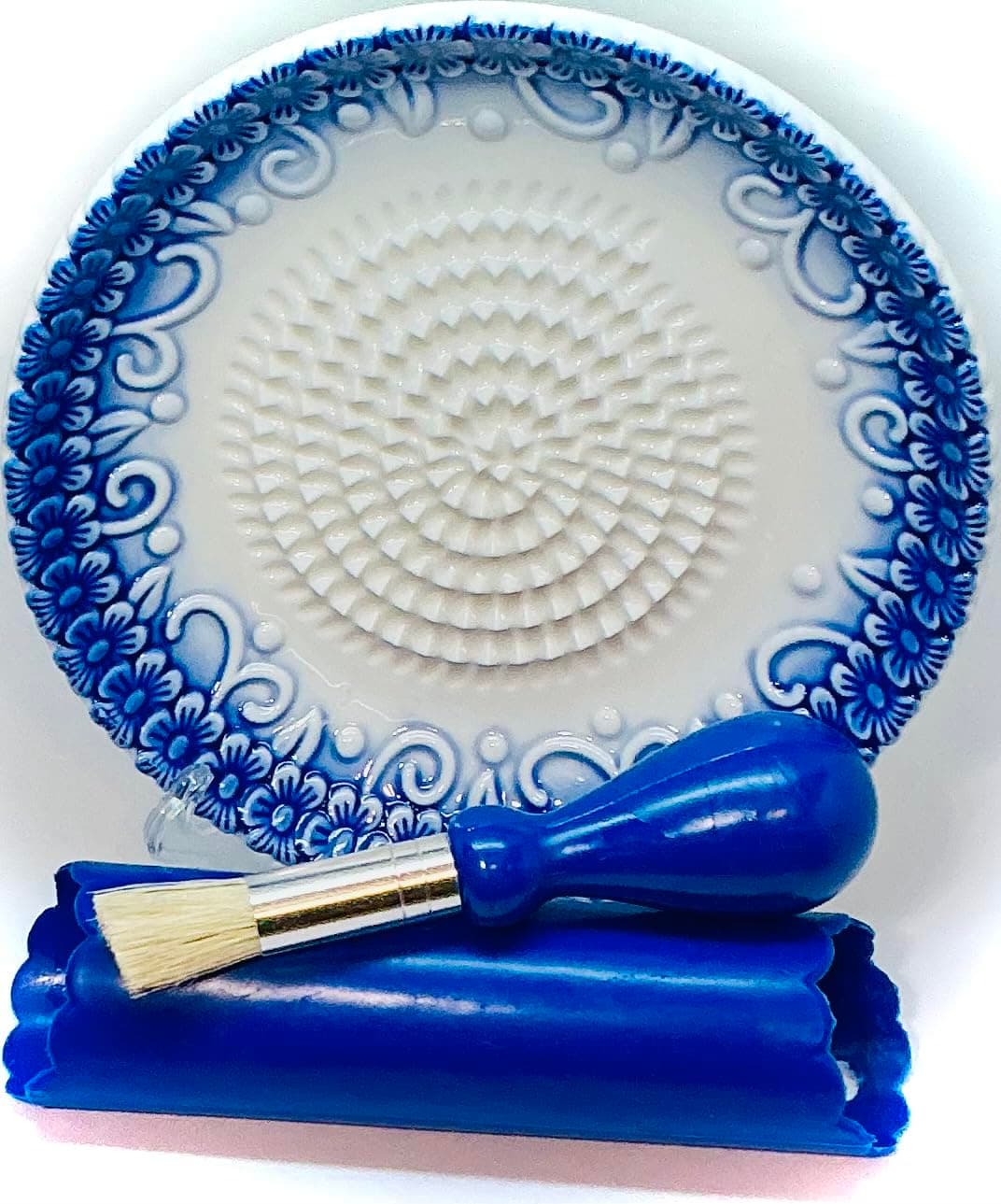 BonCera, All-in-one Premium Ceramic Garlic Grater Plate 4-Piece Set - Blue Embossed White Center Design - For Garlic, Ginger, Chocolate, and more! - Comes with 5.25" Plate, Peeler, Brush, and Stand