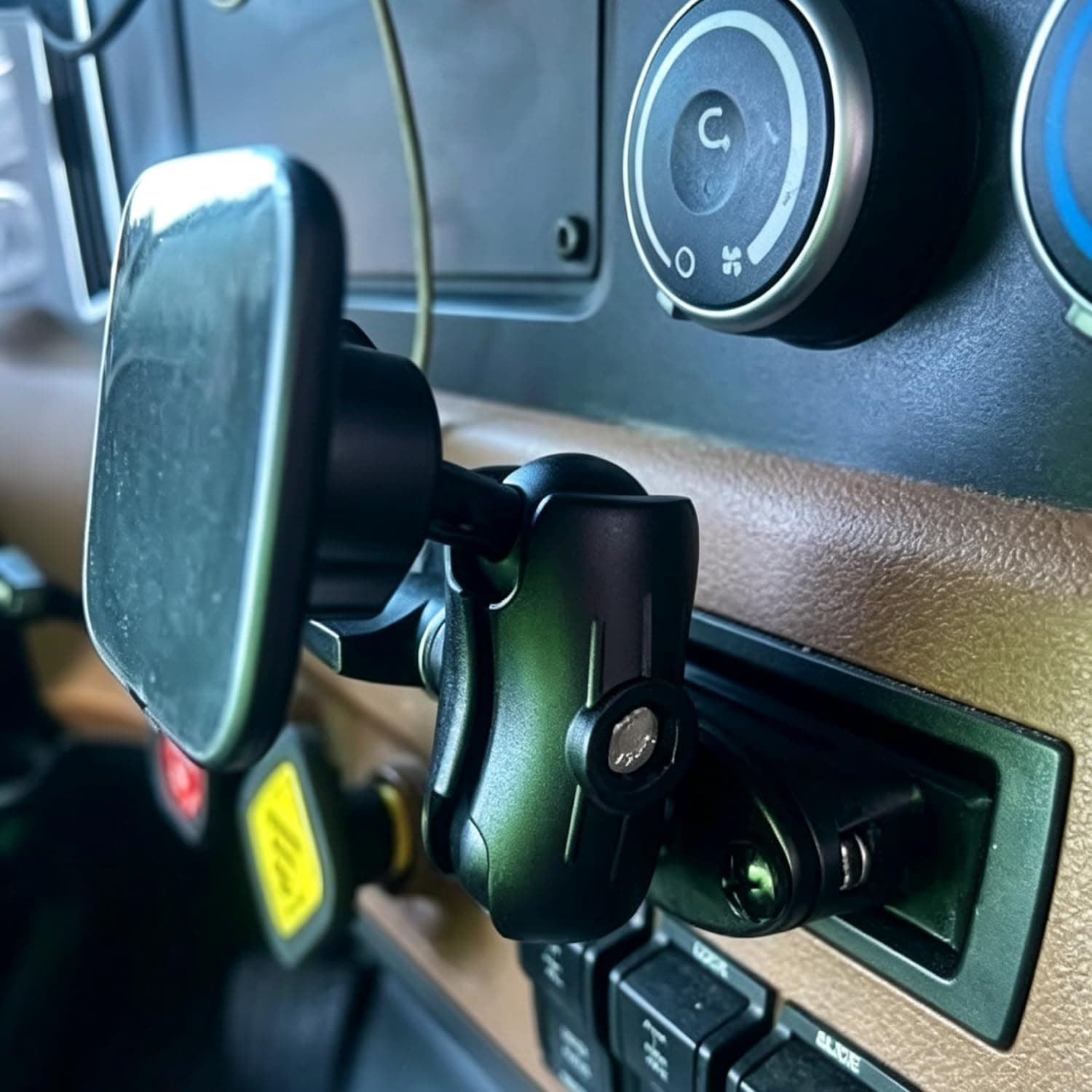 EUEKY 【Magnetic for Phone Mount 2026 Freightliner Cascadia Phone Holder Compatibility with 2018-2025 2026 Freightliner Cascadia Accessories Phone Holder for Semi Trucks Heavy Duty - Phone Mount Kit