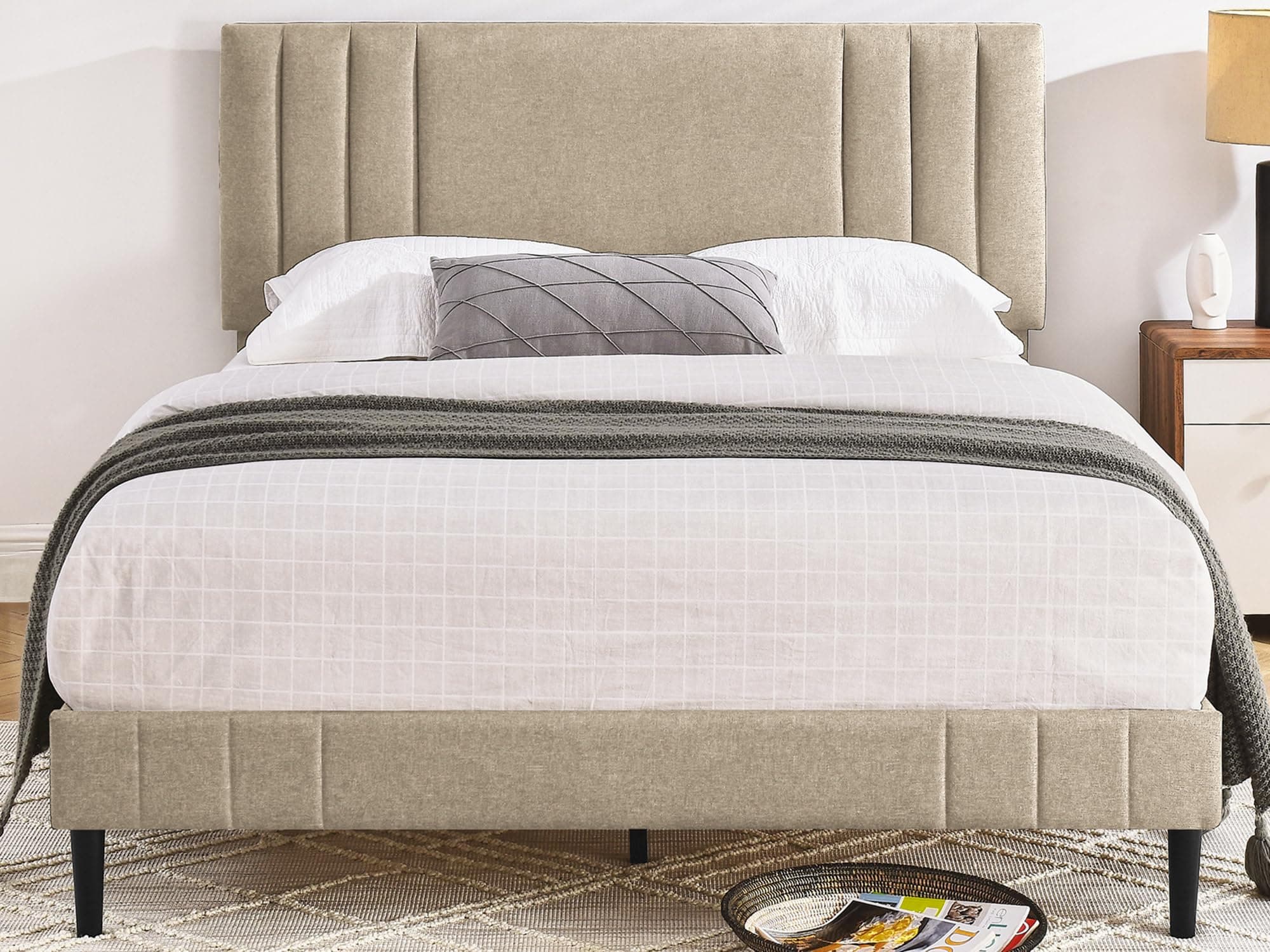 DeCoro Chicago Modern Tufted Upholstered Platform King Size Bed Frame, Linen