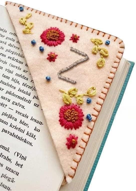 26 Letters Personalized Hand Embroidered Corner Bookmark, Felt Triangle Page Stitched Corner Handmade Bookmark,Unique Cute Flower Letter Embroidery Bookmarks Accessories for Book Lovers (Z, Fall)