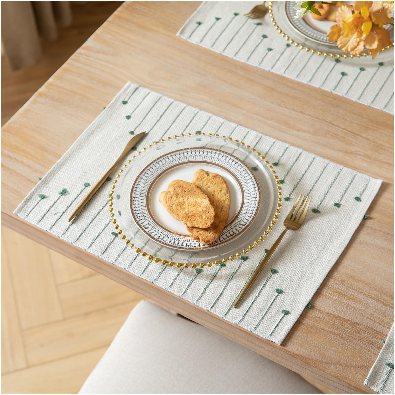 Placemats Set of 4 for Dining Table Décor, Woven Cloth Place Mats for Farmhouse Kitchen Tabletop, Handcrafted Machine Washable Cotton Table mats 13 x 19 Inch, Green and Beige